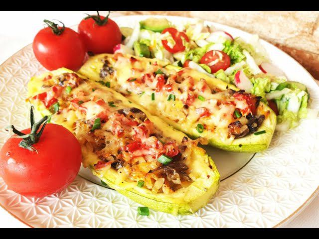 ЛОДОЧКИ ИЗ КАБАЧКОВ С НАЧИНКОЙ. смотреть онлайн