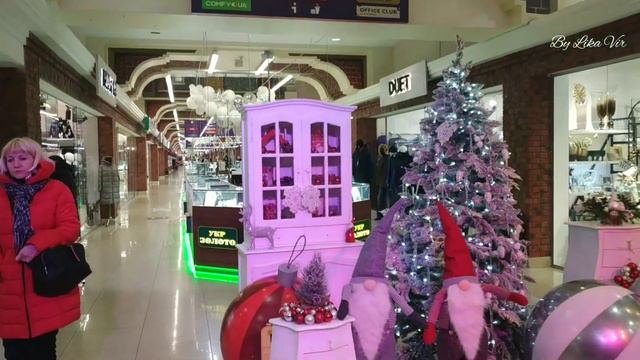 Каток на Дарницком рынке 2022.Метро Лесная. Киев Ice rink on the Darnytskyi market 2022.Kiev. смотреть онлайн