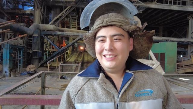 Зарплата 500 тысяч, работа возле раскаленной печи. На заводе в Балхаше смотреть онлайн