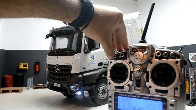 Tamiya Arocs 19t tipper truck part 3 смотреть онлайн