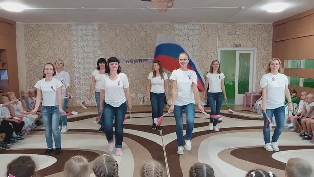 МБ ДОУ "Детский сад N237" г. Новокузнецк, флешмоб педагогов "День Российского флага" смотреть онлайн