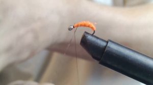 Не заменимая мушка для осенней рыбалки на хариуса. на горной реке.