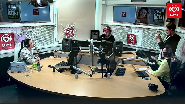 Ёлка с эксклюзивной премьерой песни на Love Radio! смотреть онлайн