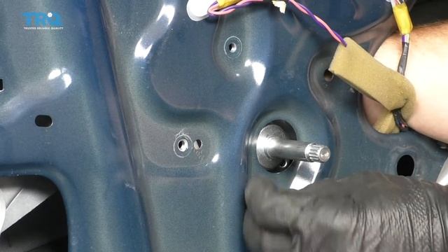 How to Replace Front Window Regulator 2003-08 Toyota Matrix смотреть онлайн