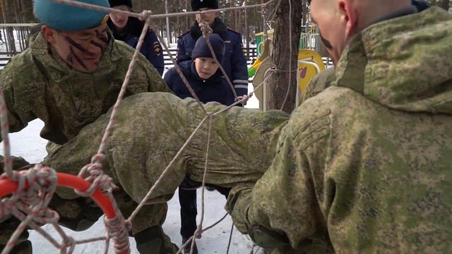 ДПС и десантники показали, как быть настоящим защитником смотреть онлайн