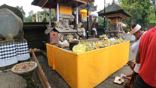 Храм со святой водой Тирта Эмпул Tirta Empul Бали, Часть 2 смотреть онлайн
