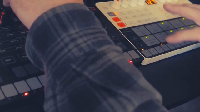 #7 Acid with Uno Drum and Synth смотреть онлайн