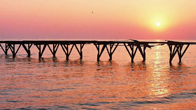 Relaxing with Beautiful Sunset Picture and amazing Piano Music. смотреть онлайн