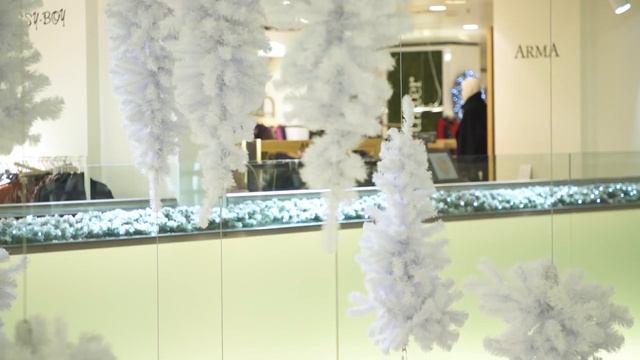 360 witte kerstbomen in de Bijenkorf Amsterdam смотреть онлайн