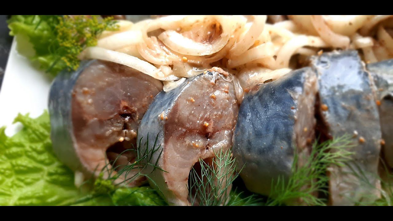 Маринованная скумбрия с хрустящим луком. Рецепт без уксуса. смотреть онлайн