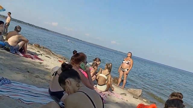 Прогулка по пляжу. смотреть онлайн