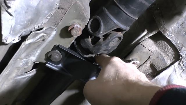 Старую Бмв носит по колеям.Найдена причина.Обслуживание Бмв Е32 смотреть онлайн