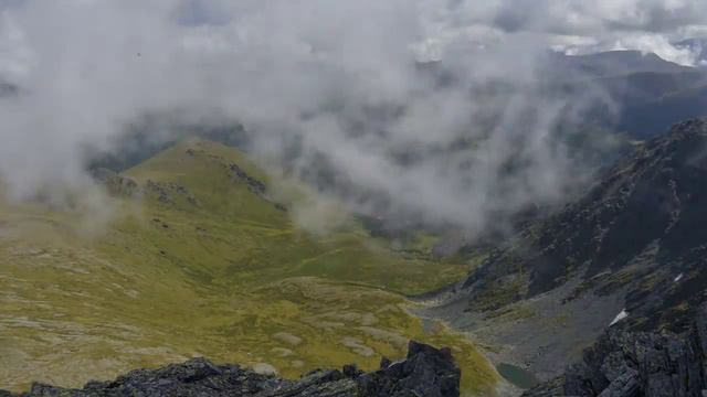 Вид на долину реки Акчан с вершины горы Куйгук. смотреть онлайн