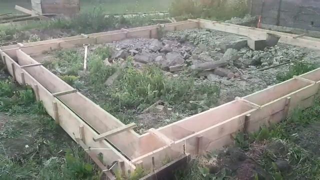 Баня за 200 000 из бруса 150х150, 6х4 м. Опалубка и армирование. смотреть онлайн