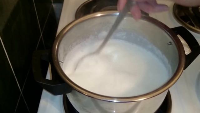 Манная каша на молоке без комочков Простой рецепт на завтрак для детей! смотреть онлайн