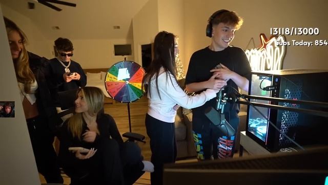 CLIX *FREAKS OUT* After TIK TOK Girl BREAKS Into His ROOM & Confronts Him On LIVE STREAM! (Fortnite смотреть онлайн