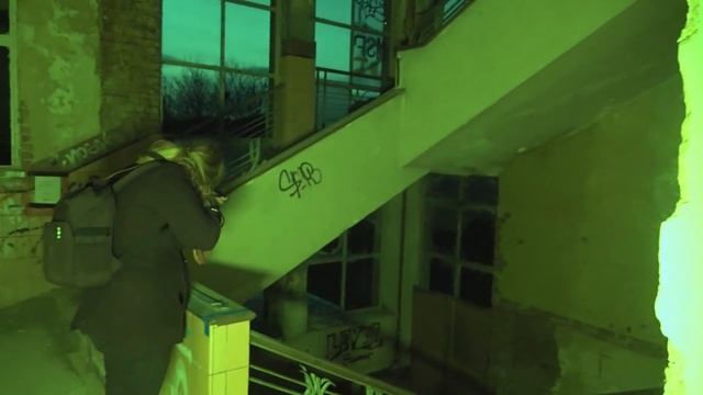 NIGHT In Abandoned Tuberculosis Mental Asylum ! NOT ALONE! - Real Outlast Asylum! смотреть онлайн