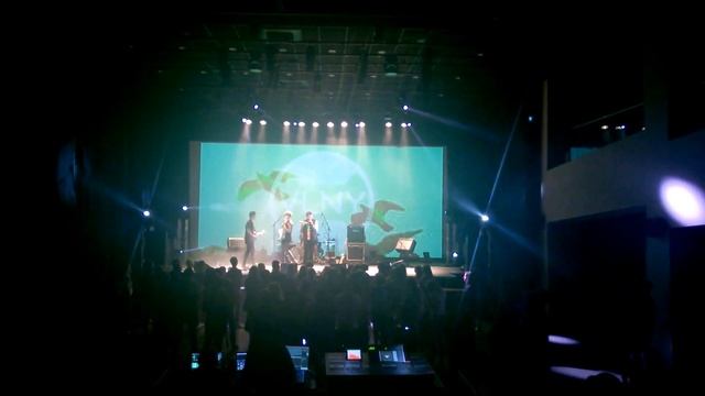 VLNY - И нам останется осень (Питер, 29.08.15) смотреть онлайн