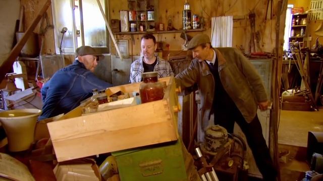 Haggling Hoarders For Incredibly Old Antiques | Salvage Hunters смотреть онлайн