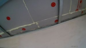 Монтаж потолка на лоджии из ПВХ панелей.