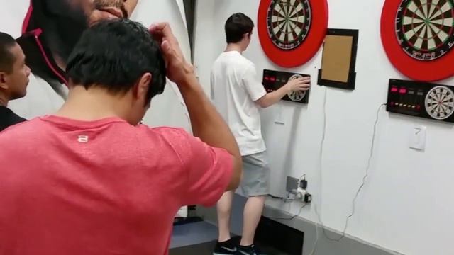 Manny Pacquiao Assorted Dart Game смотреть онлайн