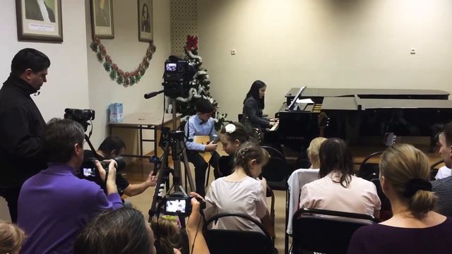 Polyushko Polie Russian Folk Song plays Ivan Treskin, balalaika смотреть онлайн