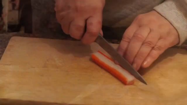 Любимый крабовый салат из серии «Гости на пороге» смотреть онлайн