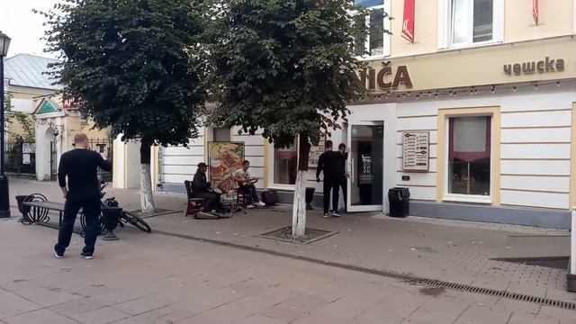 Прекрасные музыканты возле PITNICA (г.Тверь,18.07.2019)! смотреть онлайн