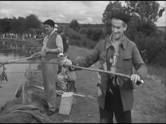Луи де Фюнес. Рыбалка. Фрагмент из фильма "Не пойман - не вор" (1958). смотреть онлайн