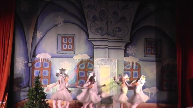 Снежинки (DANZAR). Новогодняя сказка, сцена 9. смотреть онлайн