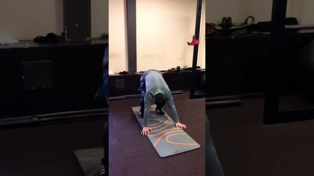 100 burpy for 5:07 minutes. Сто бёрпи за 5:07... смотреть онлайн