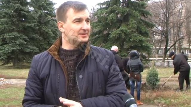 В Ровеньках появилась аллея Славы смотреть онлайн