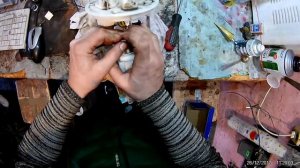 kia cerato KOUP  2011 ЗАМЕНА ТОПЛИВНОГО ФИЛЬТРА СВОИМИ РУКАМИ ЧАСТЬ2