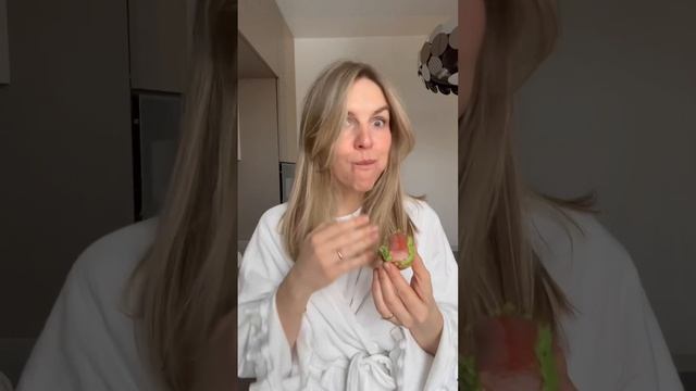 Бутерброды нельзя есть на завтрак, если хочешь красивый живот! ЧТО ЗА ЧУШЬ?!?! ЕСТЬ МОЖНО ВСЁ! смотреть онлайн