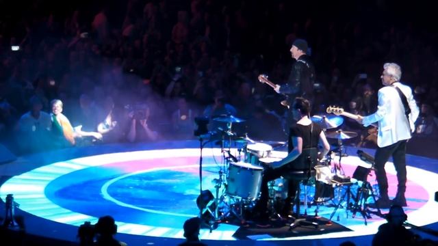 U2 - ELEVATION / VERTIGO / DESIRE / ACROBAT @ Forum, L.A. 05-15-18 смотреть онлайн