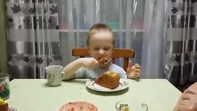 Как надо кушать торт??? смотреть онлайн