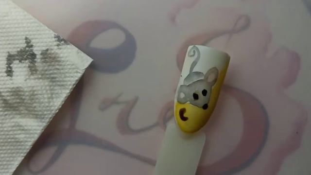 Как нарисовать мышь акварелью на ногтях. Новогодний маникюр. смотреть онлайн