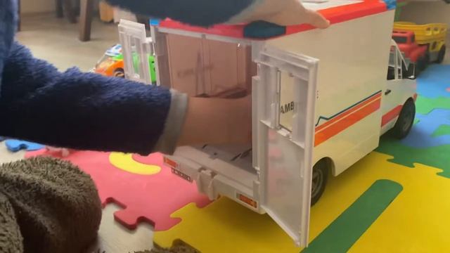 Bruder Mercedes Benz Sprinter Oyuncak Ambulans Ve Ekibi Çocuk Ambulans Oyunu Eğtici Çocuk Videoları смотреть онлайн
