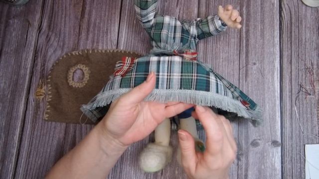 ОДЕЖДА ДЛЯ КУКЛЫ. DRESS FOR A DOLL смотреть онлайн