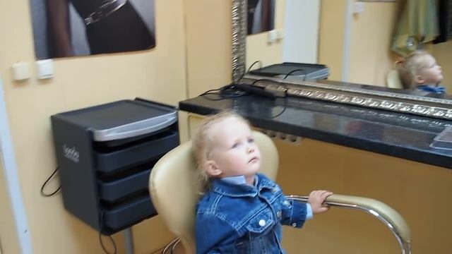 Прокалываем уши ! БОЛЬНО ЛИ ПРОКАЛЫВАТЬ УШИ ? Получаем подарки ! смотреть онлайн