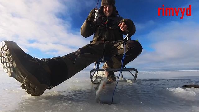Ice fishing смотреть онлайн
