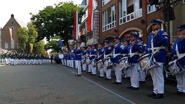 Neusser Schützenfest 2019 - Königsparade am Markt vom 25. August 2019 смотреть онлайн