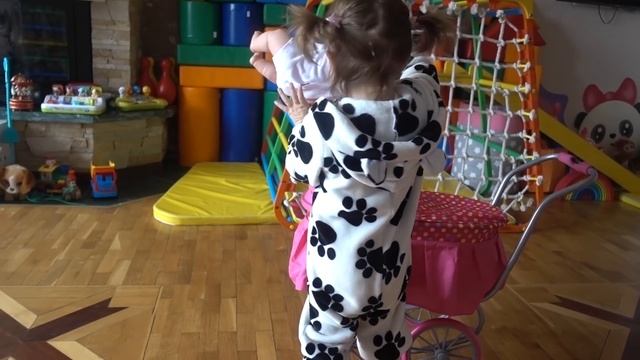 VLOG Ночной сюрприз. Впервые лепим из пластилина. смотреть онлайн