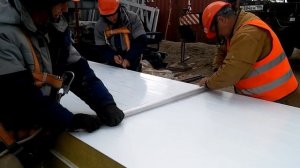 Как снять прикипевшую пленку после монтажа сэндвич-панелей