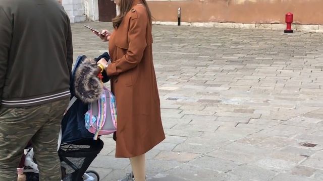 как не выглядеть дешево в недорогой одежде... смотреть онлайн