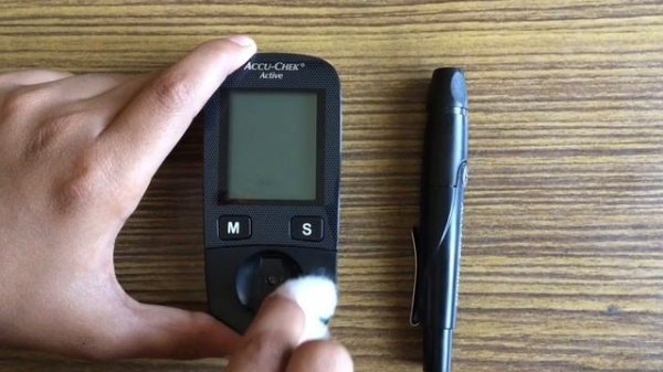 How to Solve E1 E2 in Accu Chek Glucometer Active | Not Working Problem Solution | Instant E-1 Erro