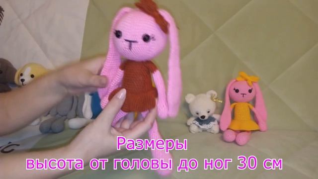 Зайчик розовый в бордовой одежде. Вязаные игрушки от Зули Зеленодольск смотреть онлайн