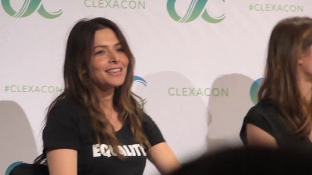 ClexaCon 2017 (HD). Beginning of Shoot-panel. Sarah Shahi & Amy Acker. Improv scene. смотреть онлайн