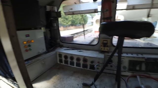 Самый компактный электровоз из серии "ЧС". Только для Грузии! // Rare train for Georgia смотреть онлайн