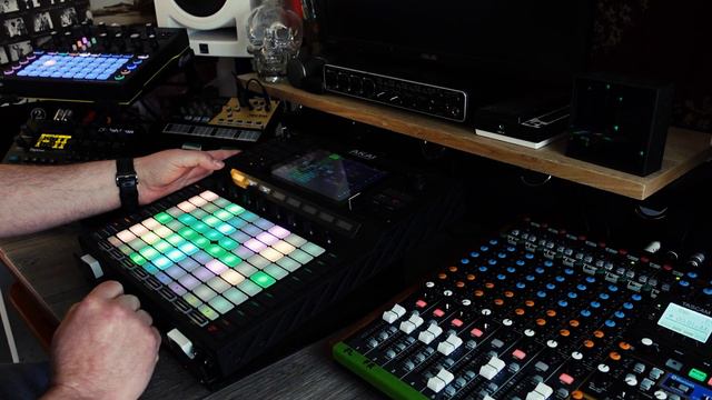 Akai Force Performance: Electro, ft. Digitone, Circuit Mono Station, Model 12 смотреть онлайн